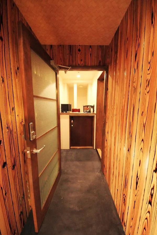 Shijo Ayaomiya Guesthouse Kyoto